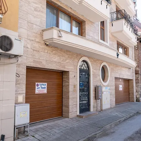 1-bedroom Apartment *