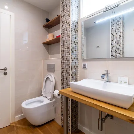 1-bedroom Apartment *