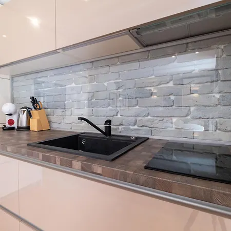 1-bedroom Apartment *